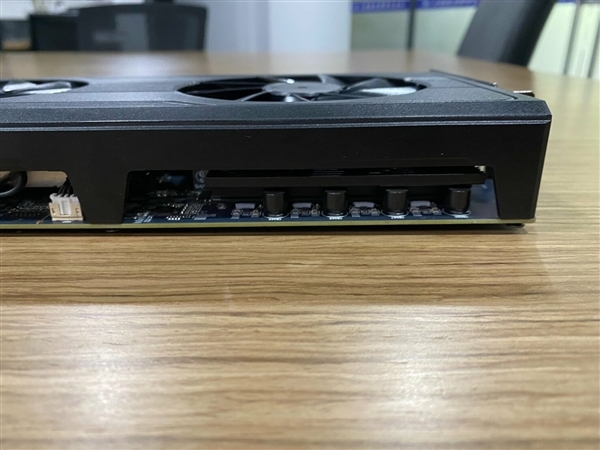 蓝宝石双芯RX 570挖矿卡曝光:能效超RX 6800