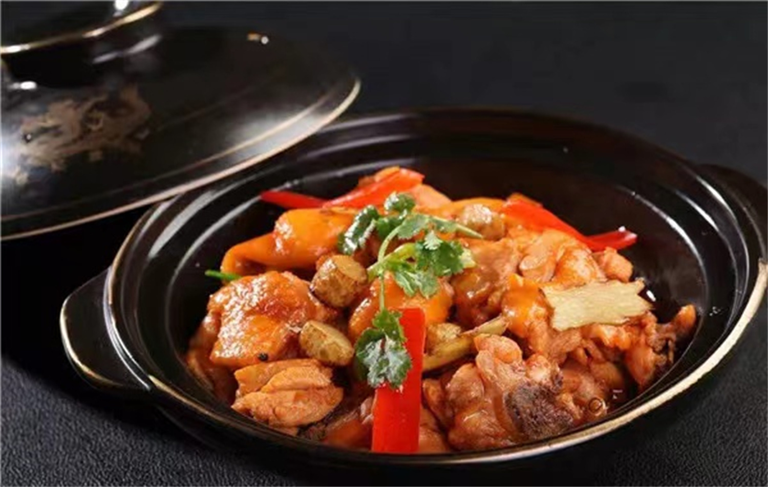 凭借蹭热度而走红的福建美食却叫重庆鸡公煲你吃过吗