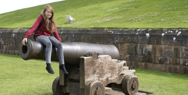 英国海军装备过的32磅炮,可见其体积之大举个例子便于了解,战列舰上