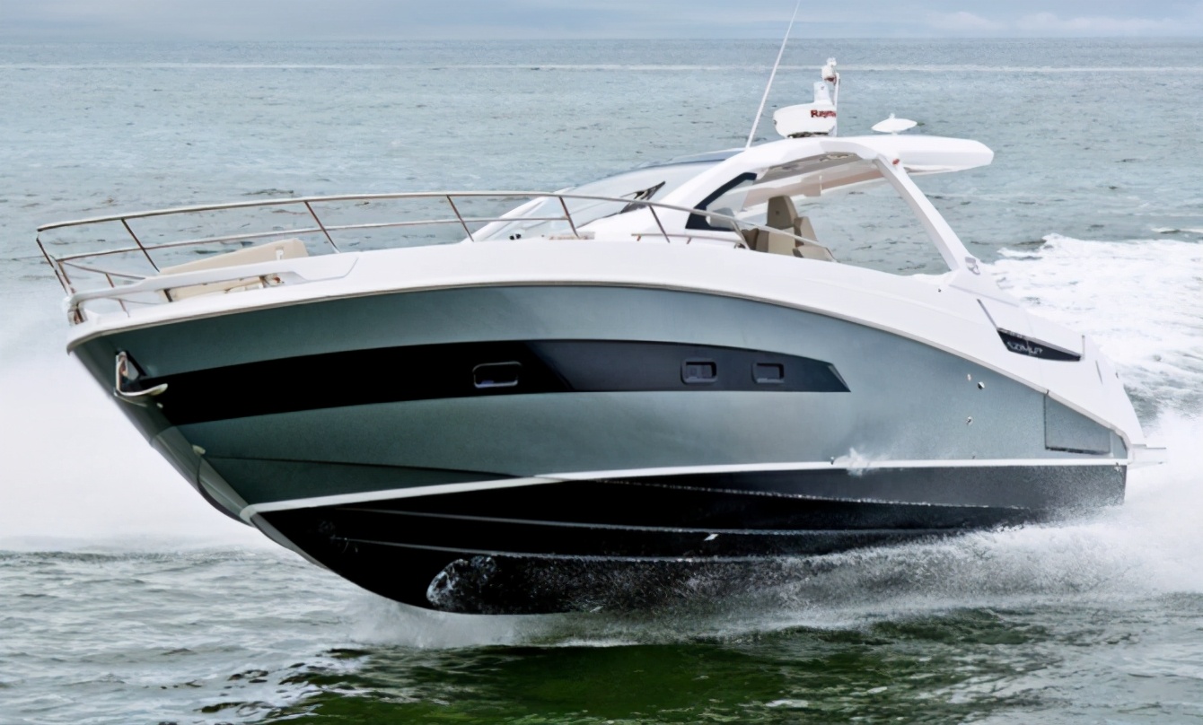 近13米长,意大利azimut verve 40游艇,一场优雅与运动的较量__凤凰网