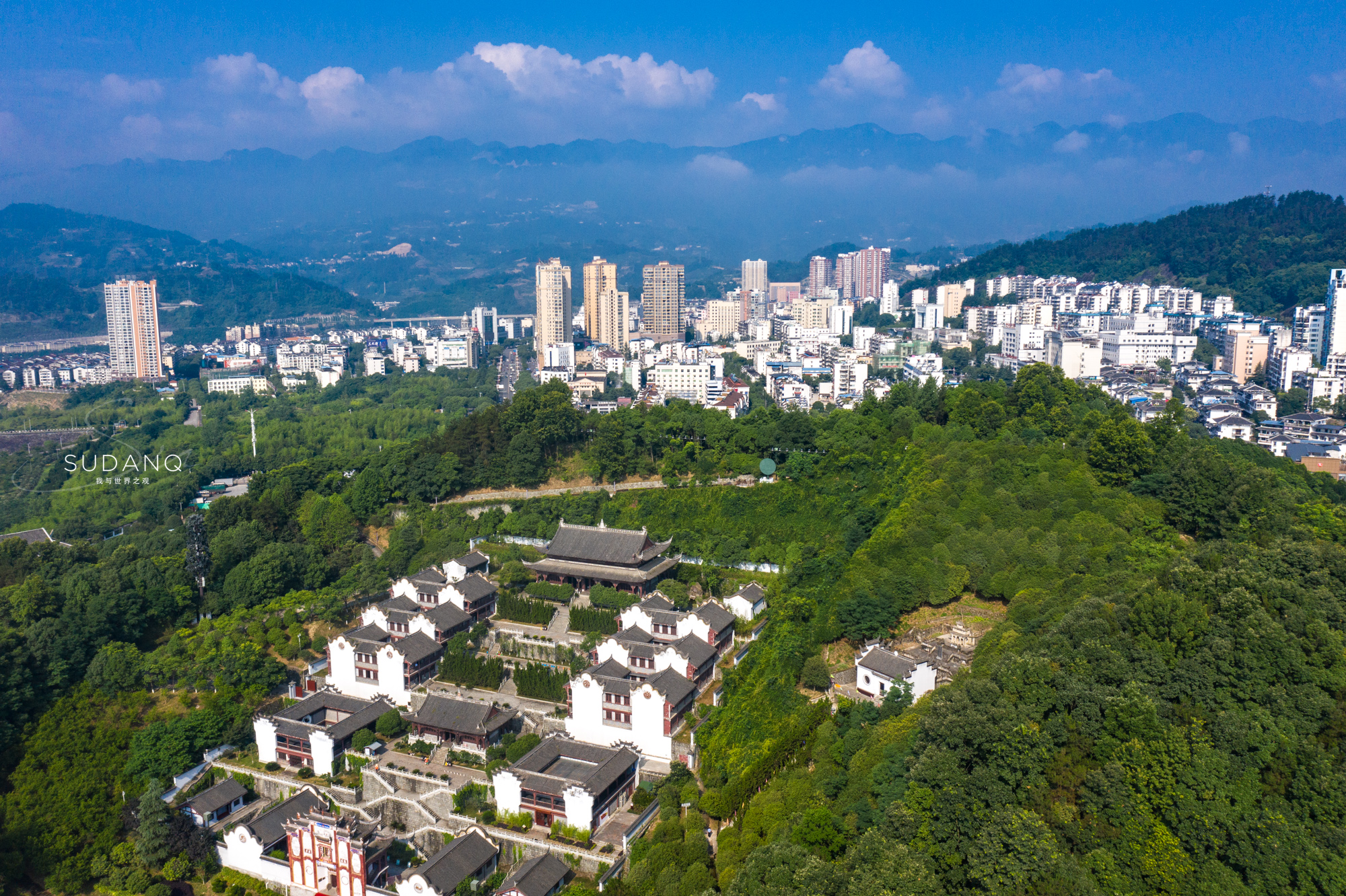 这个建在三峡大坝旁的小城,实力很强却很低调,拥有大美风光风物