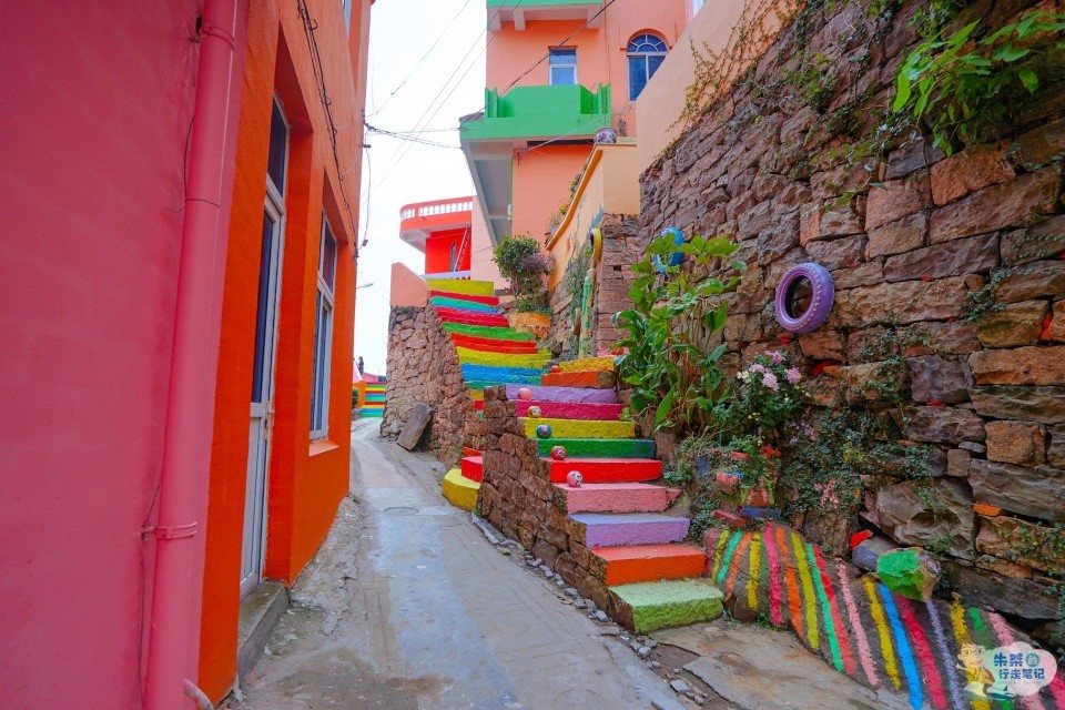 中国版"五渔村",特色鲜明宛若童话,网友:还以为见到了幼儿园