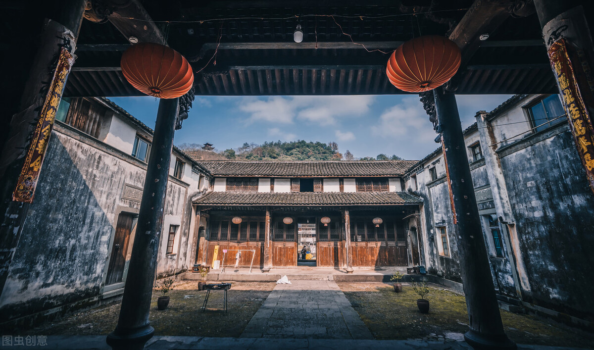 1000根柱子建成的村落!深山里的怪屋,中国古代土豪的私人别墅