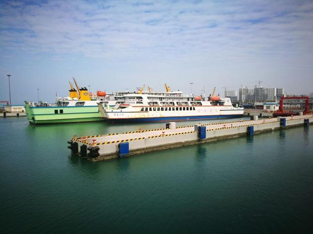图为琼州海峡渡口