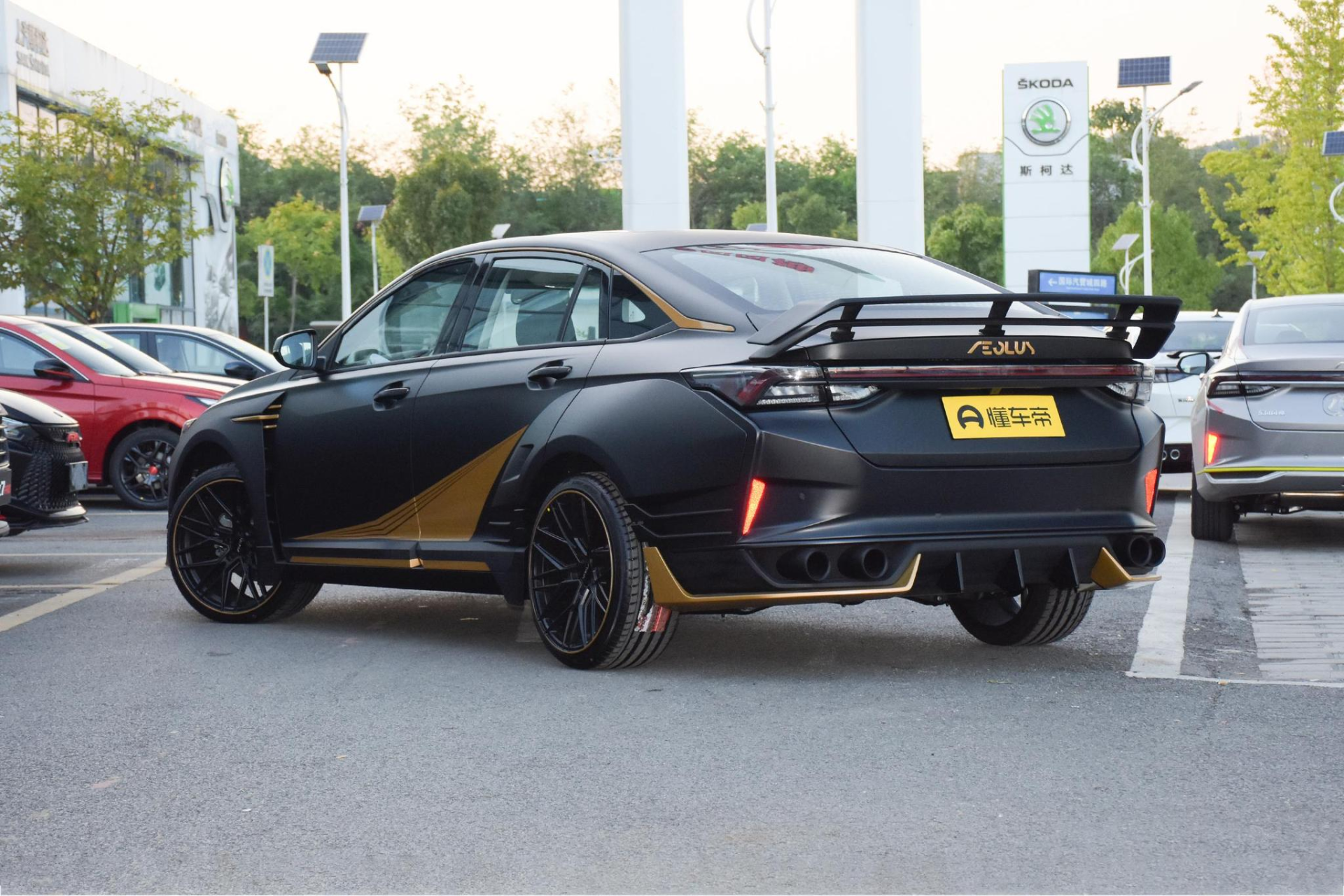 国产兰博基尼上市售1279万配双层尾翼四出排气赶紧冲