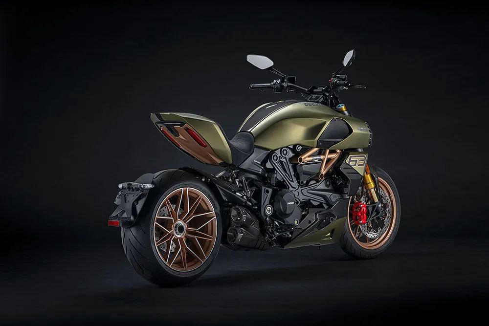 37的核心理念基于diavel 1260 s车型打造,这款兰博基尼限量版摩托车