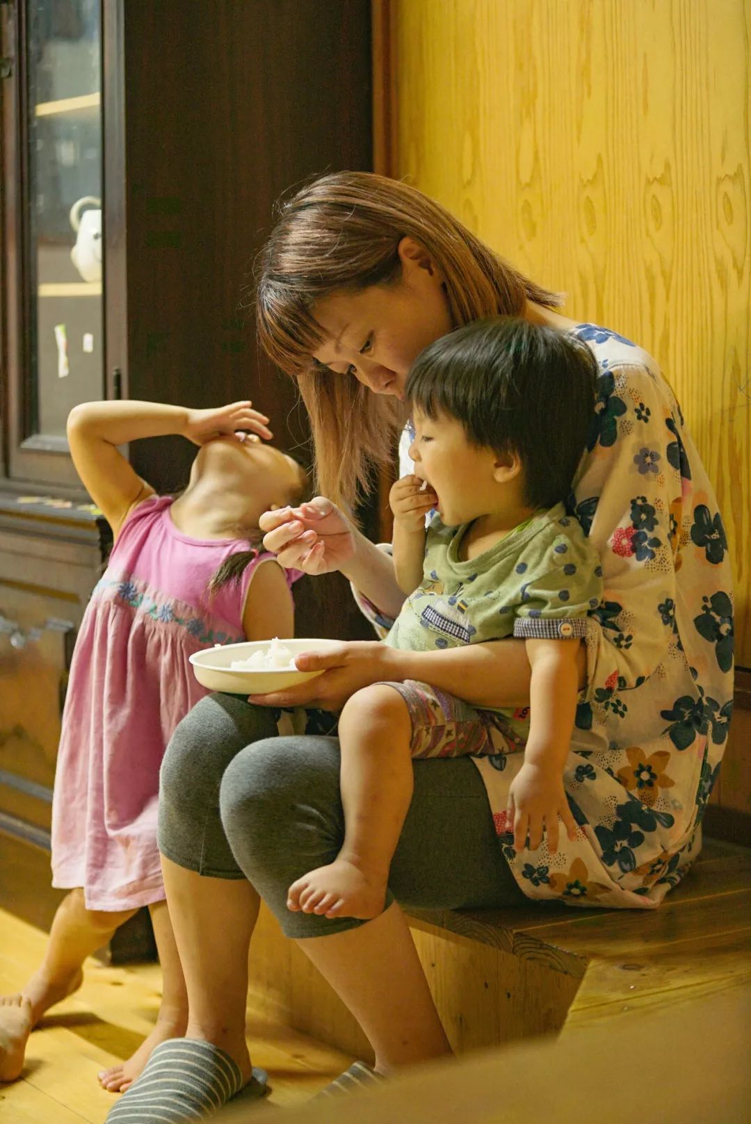 < 裕子与嘉克的第三、四个孩子西山hiyori 西山仁人 >