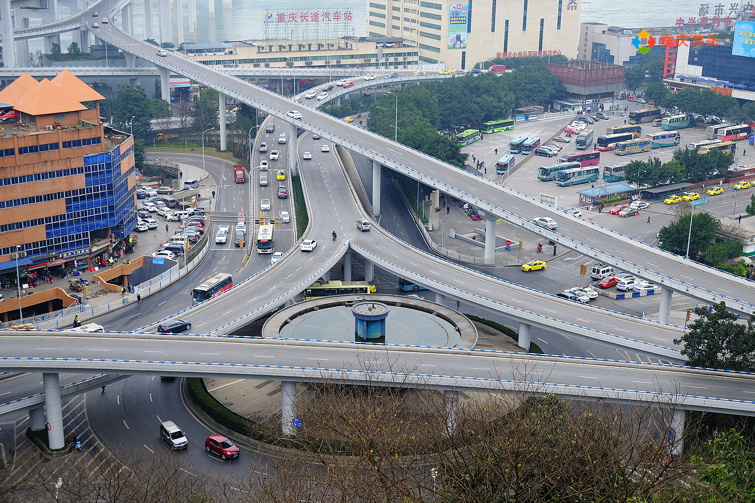 不是热闹的两路口,是一个高铁站__凤凰网