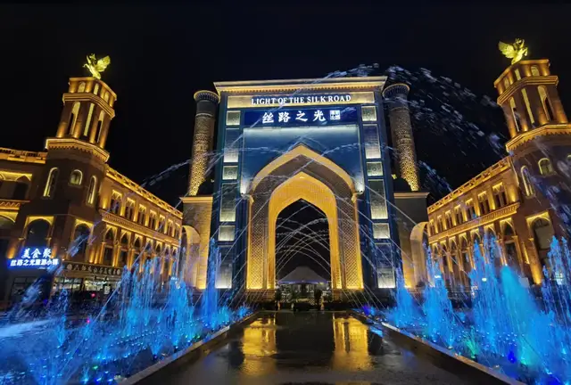 图组:暮色伊宁__凤凰网