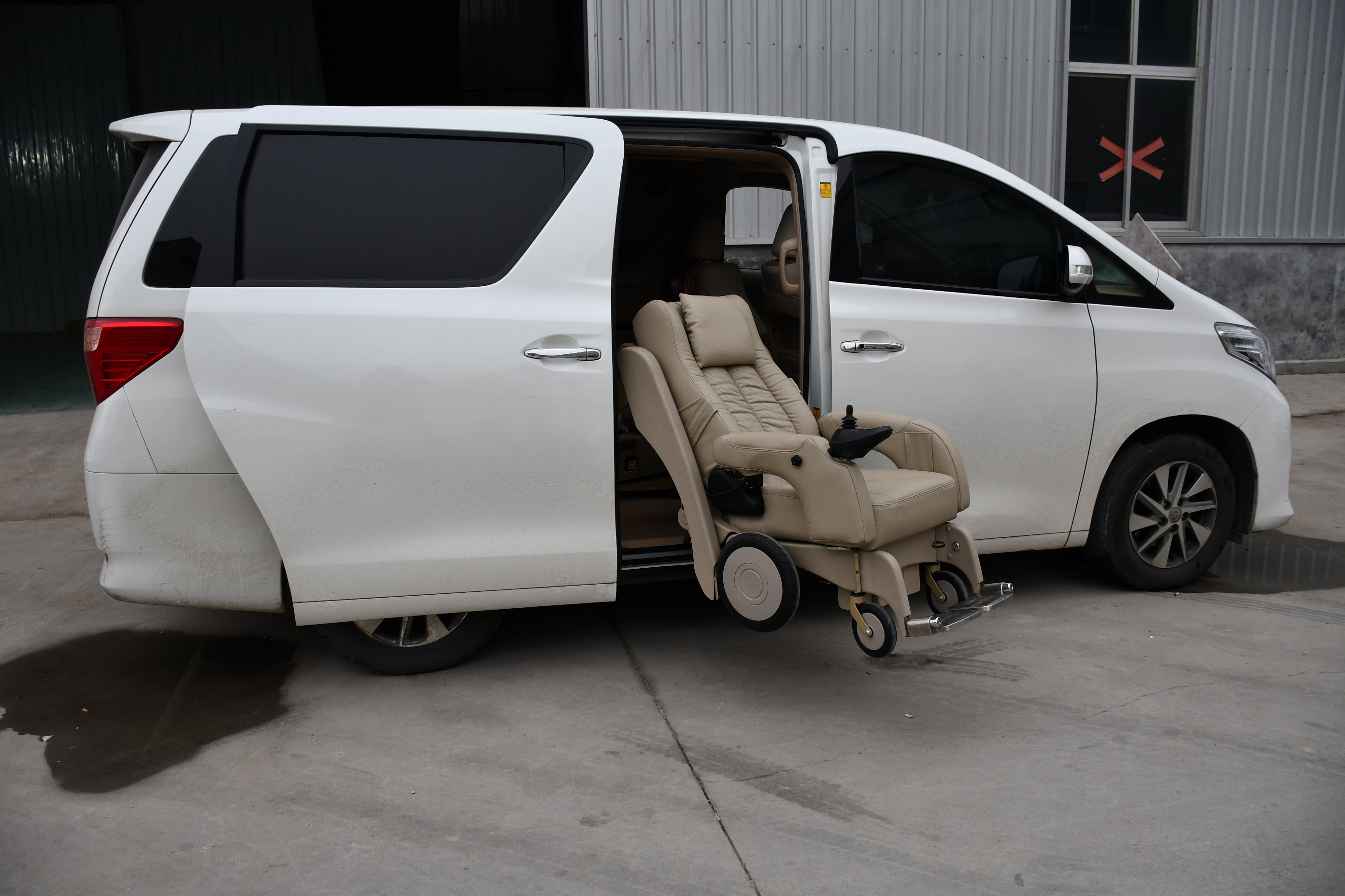 福祉车福祉座椅改装福祉轮椅改装老龄化人出行的首选交通工具