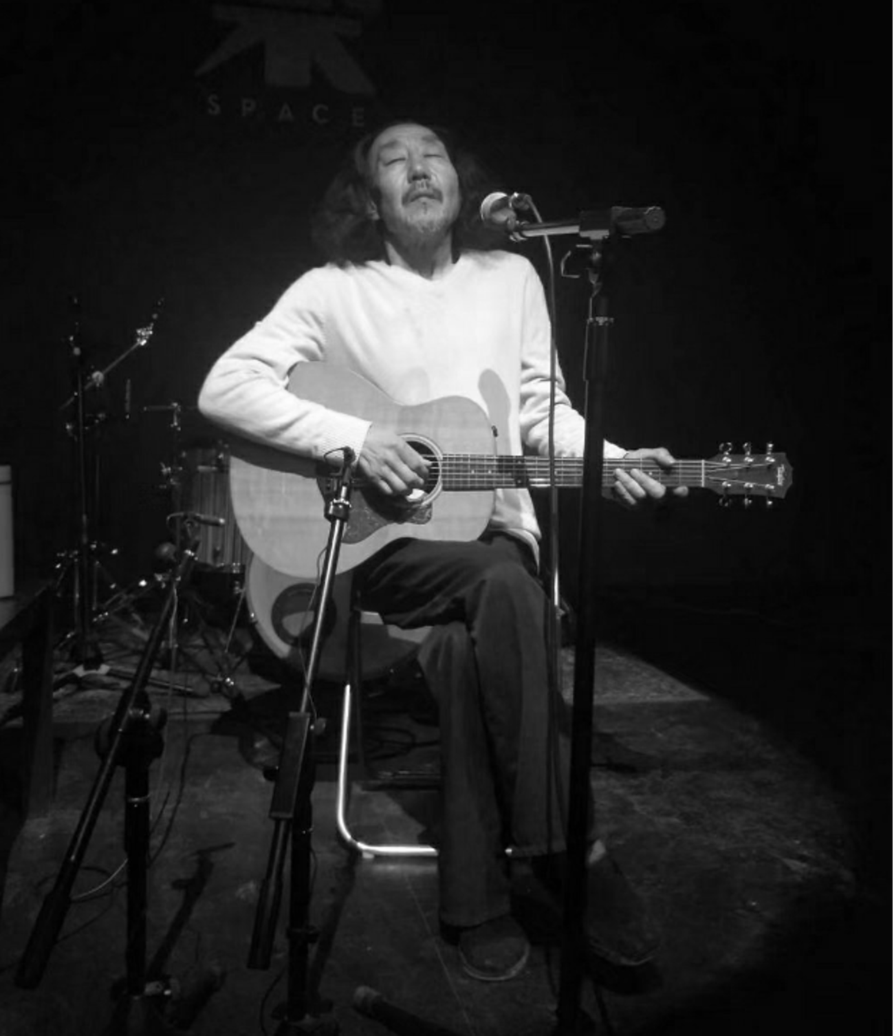 摇滚圈鼻祖赵已然去世,媒体评他为极少开口的超级歌手__凤凰网