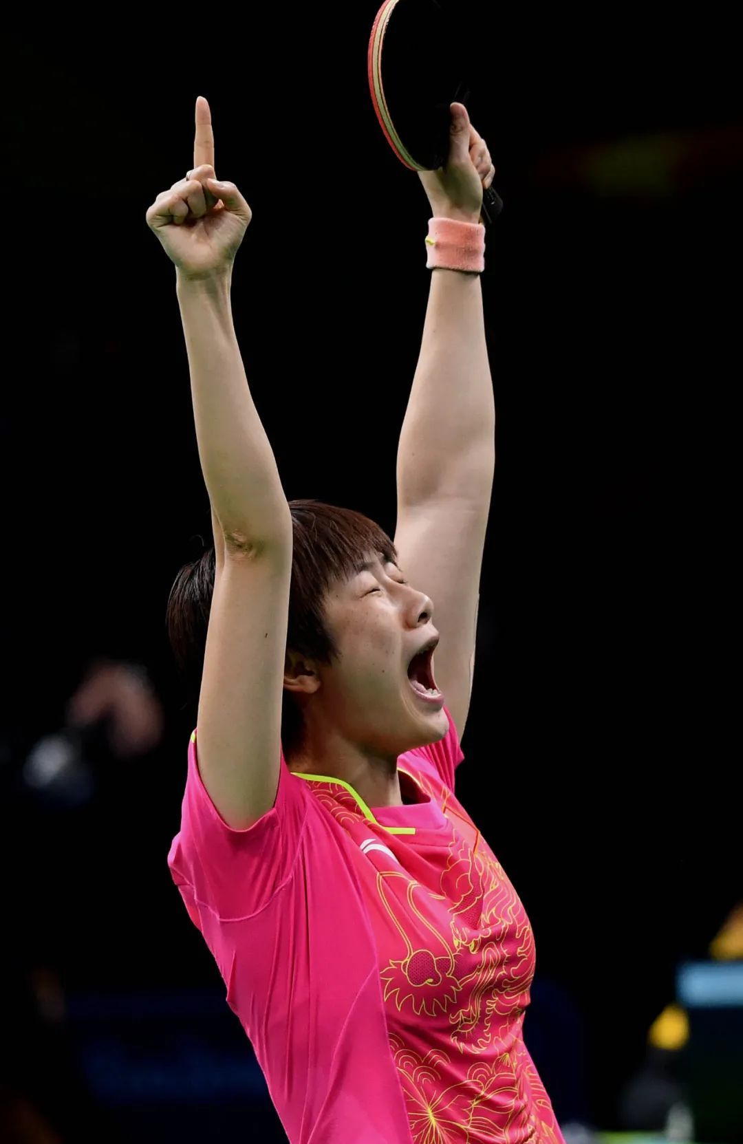 2016年8月10日,中国选手丁宁在赢得2016年里约奥运会乒乓球女单决赛后