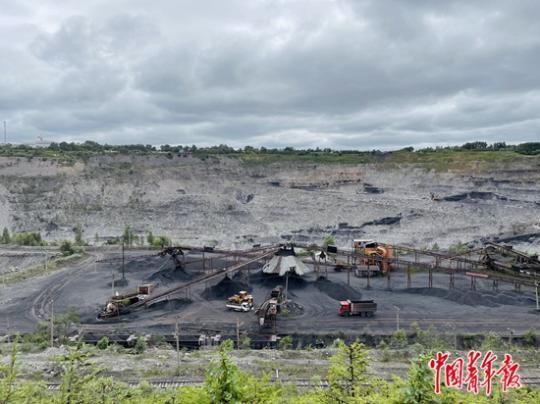 鹤岗的露天煤矿新岭煤矿。