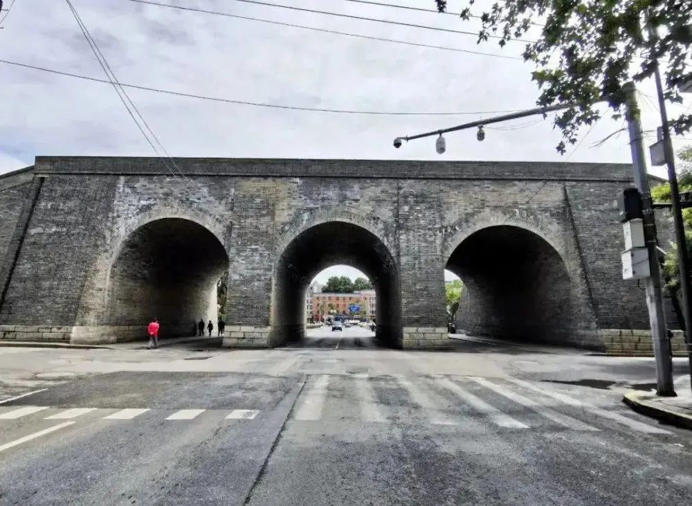 菜市场也终于将迎来改造 成为西安首个"市井"文化街区 建国门和菜市场