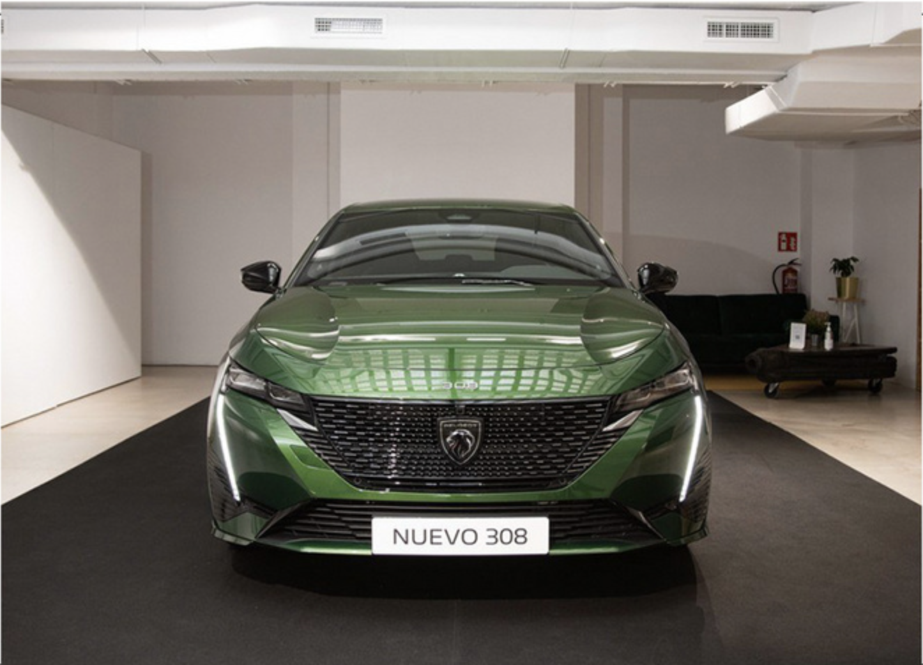 全新一代308是基于emp2架构打造,因为是换代车型,所以外观有较大变化