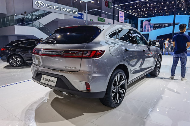 2021成都车展:赛力斯华为智选sf5亮相,售价21.68万起