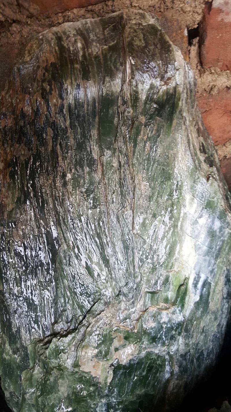 很多人好奇,碧玉猫眼料的原料是什么样?