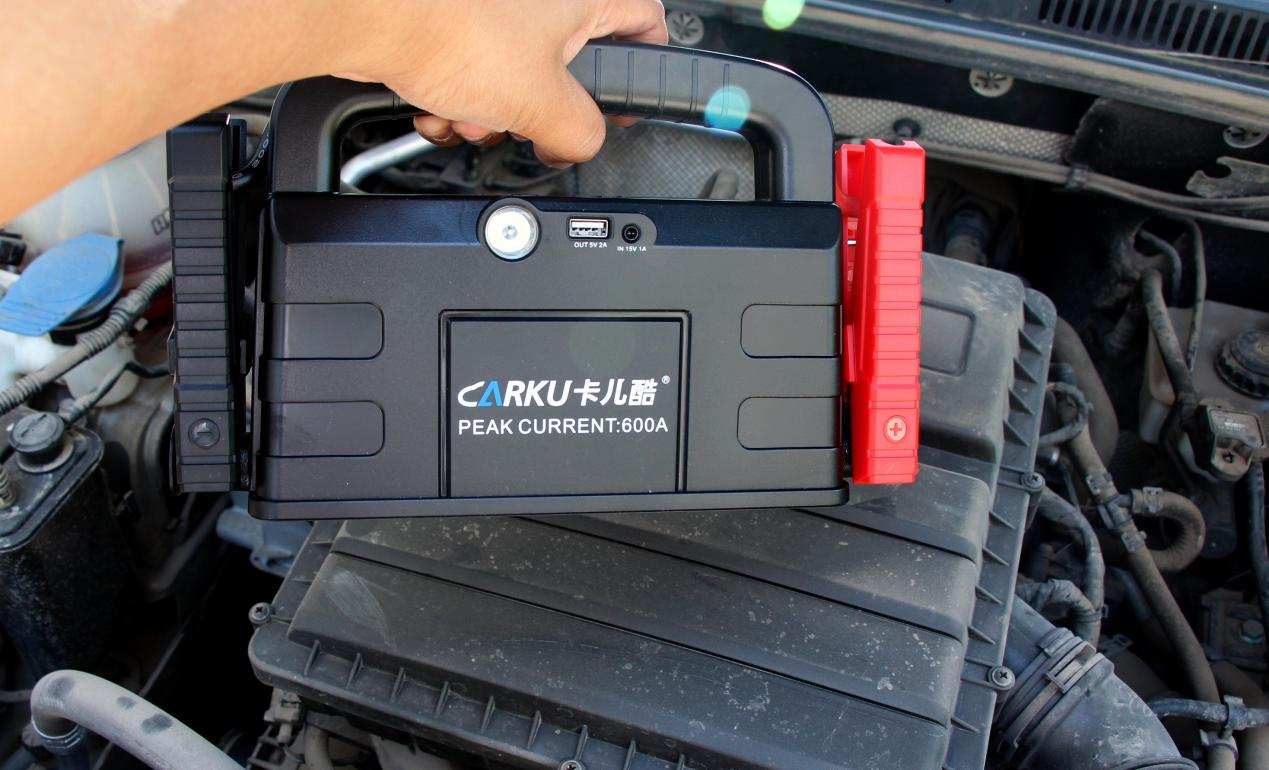 汽车亏电不发愁,用它10s解您忧:卡儿酷汽车启动电源电蝎子5代