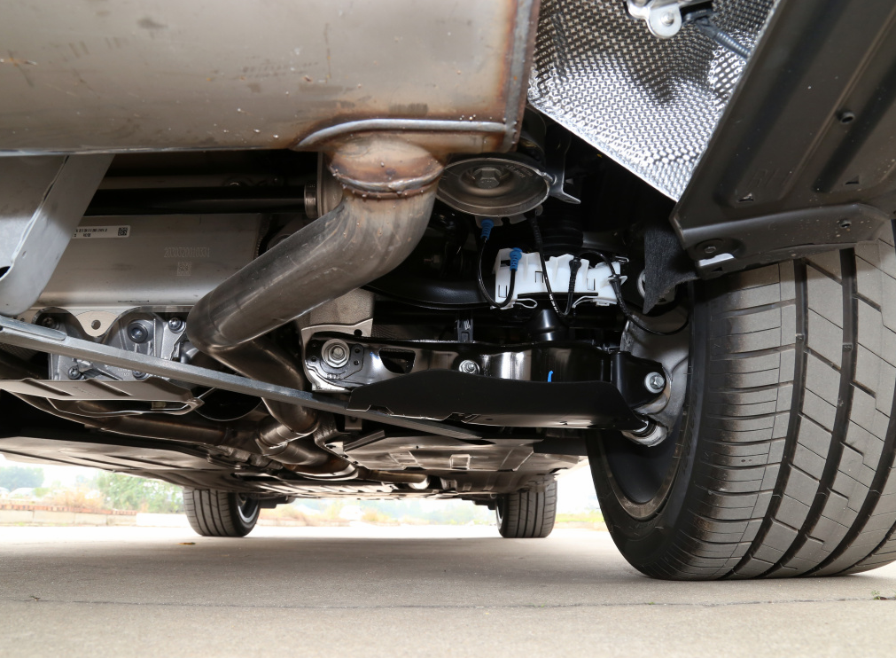 新款宝马x5上市,空气悬架大面积取消,奔驰gle笑了?