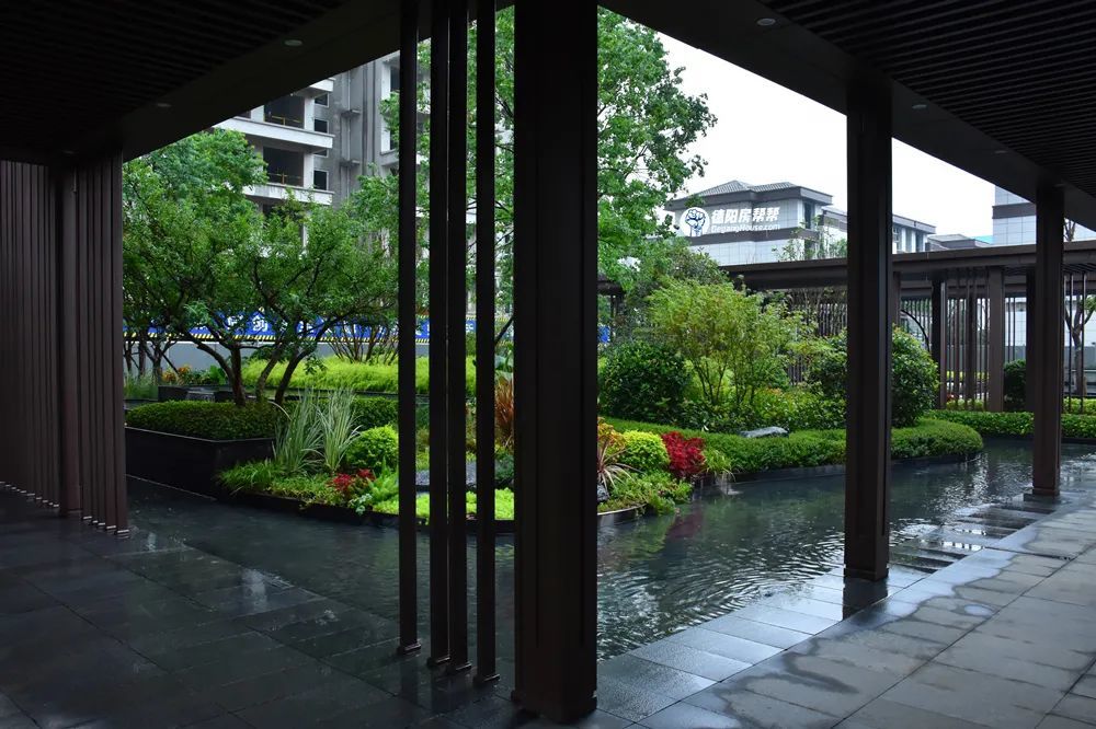 从这风雨连廊中,我看到了汇乐上院的用心.