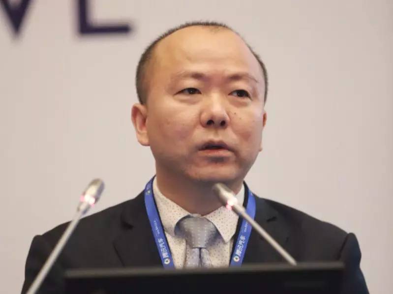 现任吉利控股集团董事,吉利科技集团首席执行官,钱江摩托董事长徐志豪