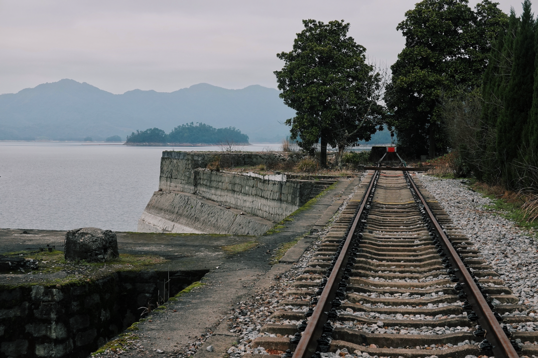 这条秘境铁路,为何被誉为"浙江最美铁路"?