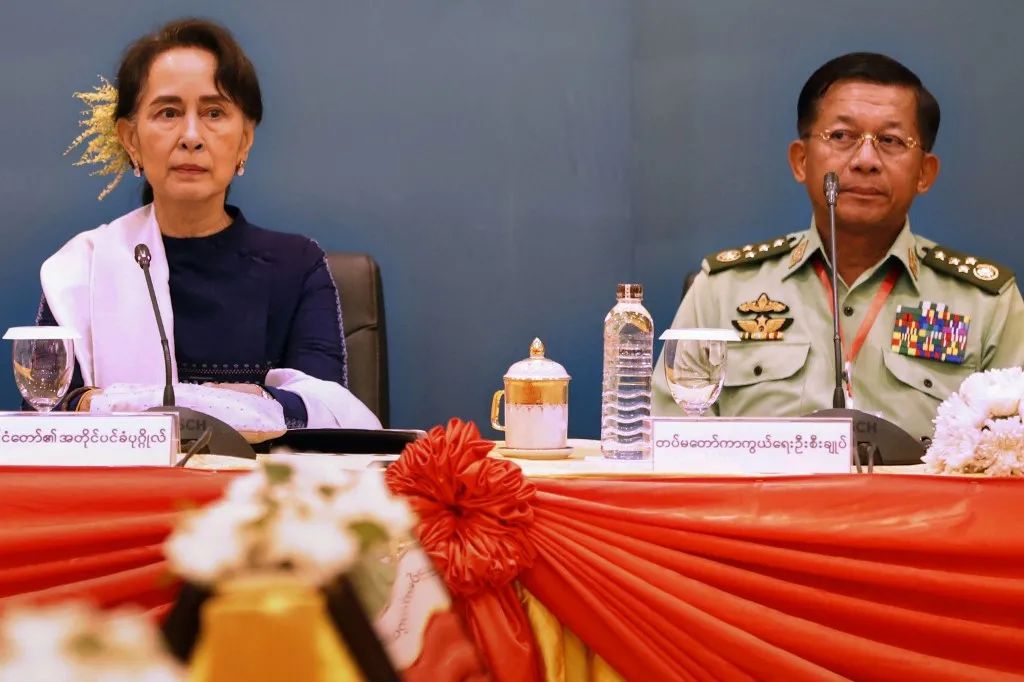 奈温与缅甸军政府作者