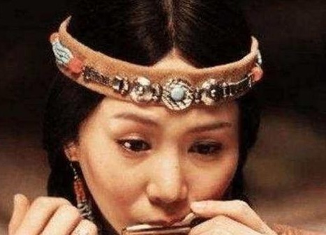 成吉思汗是怎么死的,被西夏王妃咬断某部位?