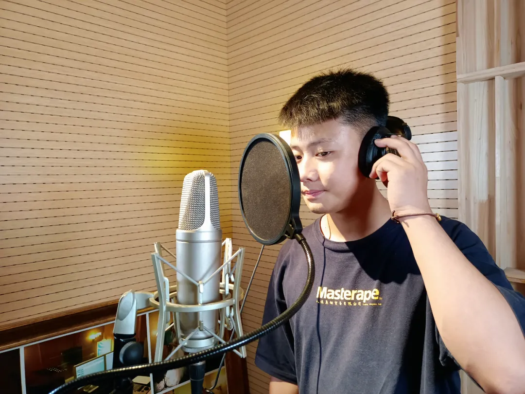 流量红人耿成再到唐山录音棚录歌,沃石唱片助力实现明星梦