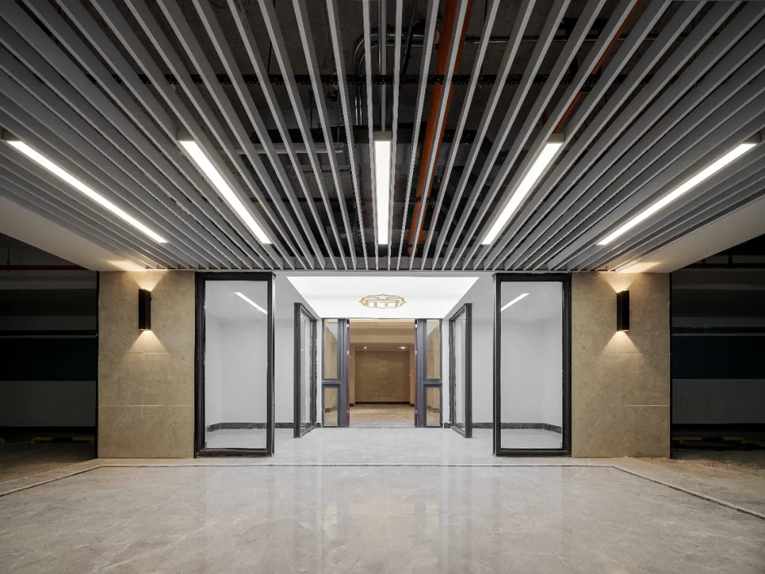 旭辉国悦府地下车库入户大堂实景 此次迎来交付的旭辉国悦府,部分楼栋