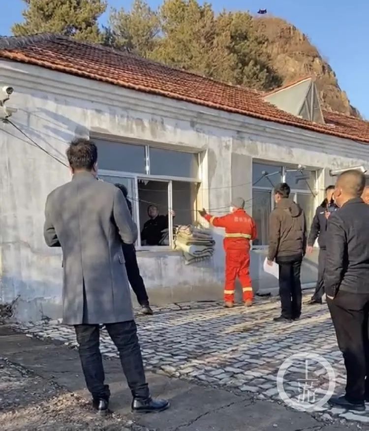 3月22日,黑龙江省五常市多个部门联合执法,对桃园山庄进行拆除。/受访者提供