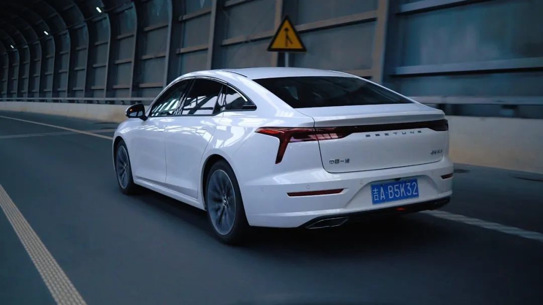 如何诠释新国民家轿? 全新第三代奔腾b70用安全说明一切