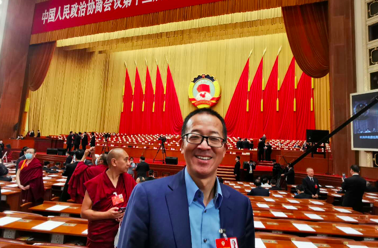 俞敏洪“两会”关注热点:儿童孤独症,超大城市流动儿童,人工智能与乡村英语教学