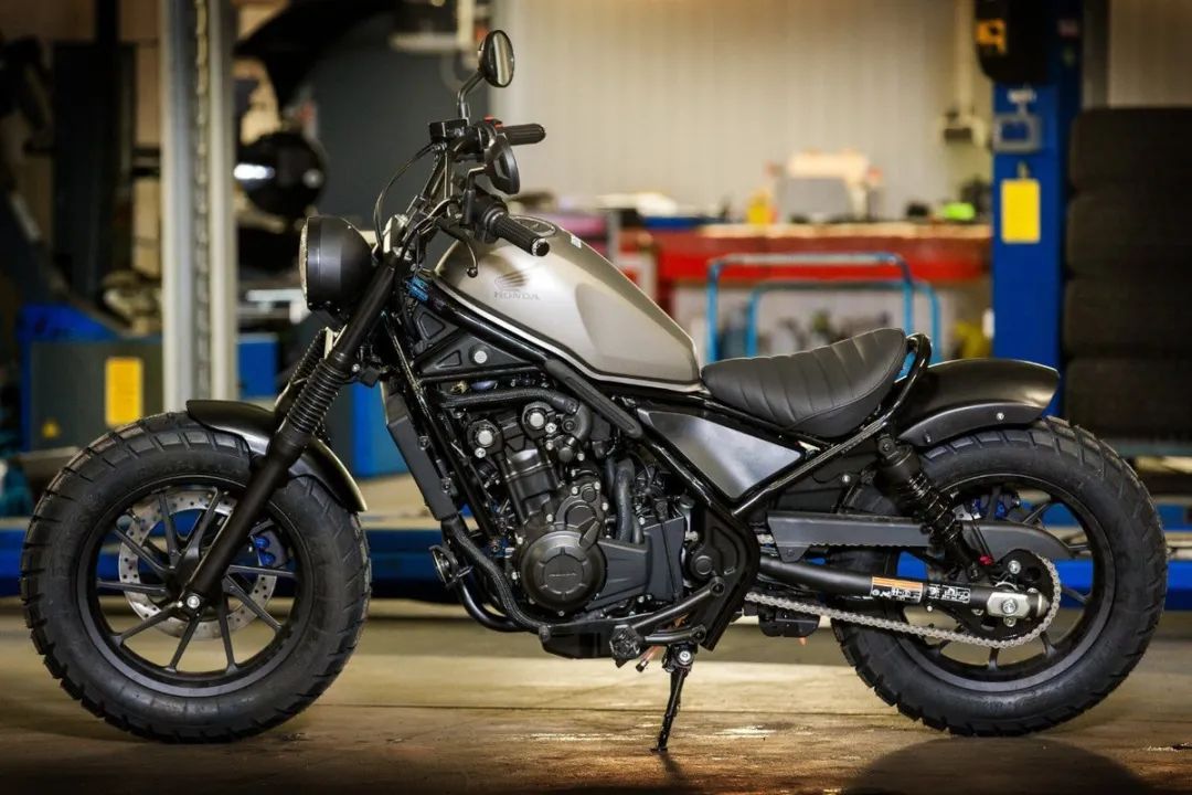 打造不一樣的本田rebel車系:瘋狂bobber和古典scrambler風格鑑賞