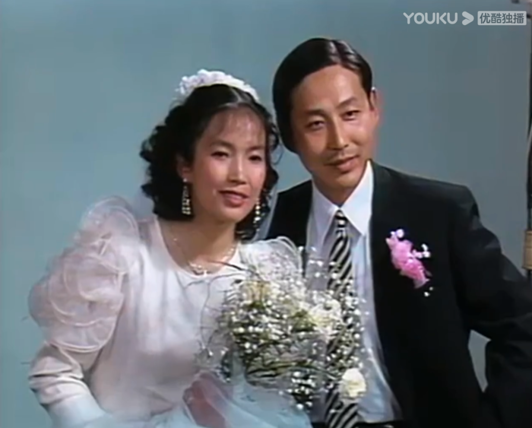 所以,方鸿渐也好,经历了失恋的赵辛楣也好,俩人凑在一块就经常感慨