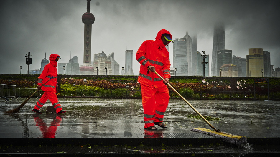 大片即视感:直击台风登陆前的外滩