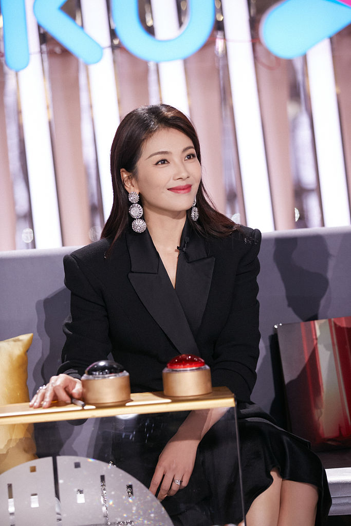 滚动新闻 正文0 1/10 2021年5月2日讯,刘涛参加《我是女演员》节目