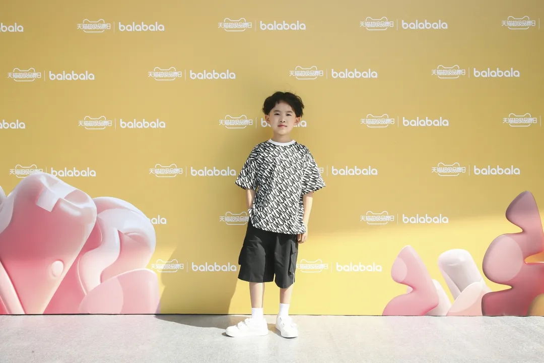 易洋千玺弟弟走秀,国朝童装看点这里集合