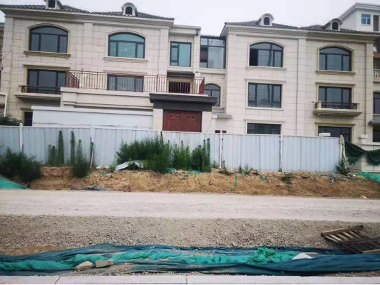 保定市宏孚御园别墅区违建改造无人管