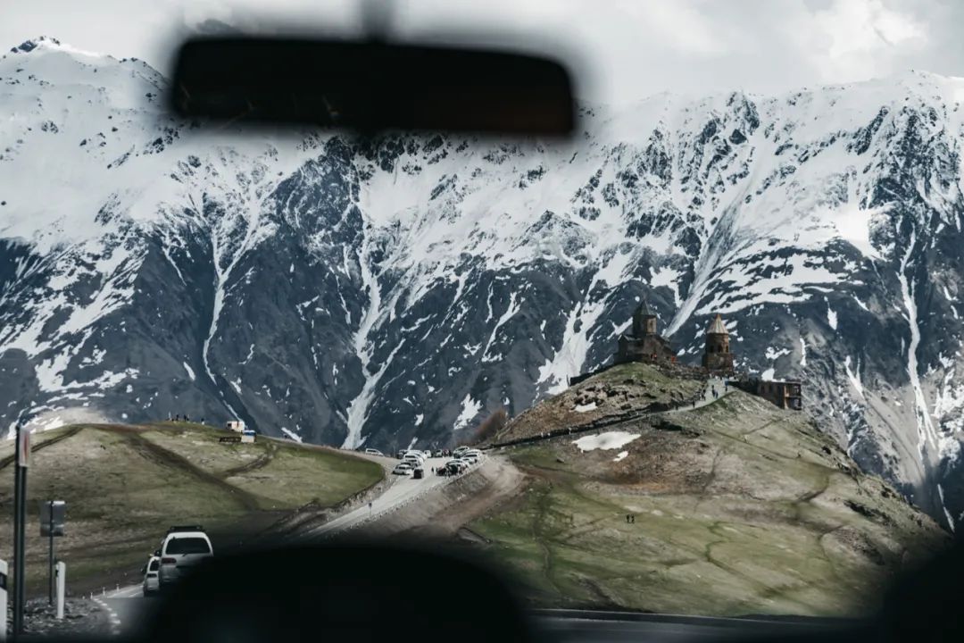 △不是所有山都适合把车开上去,山路也有可能存在潜在危险/unsplash