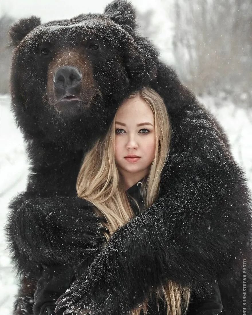 维罗妮卡可能是世界上最懂得熊抱含义的女人