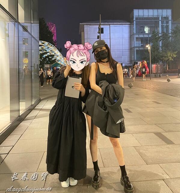 杨幂素颜生图曝光 无修镜头下端庄优雅 纤细大长腿抢镜 天天新闻 甜甜新闻