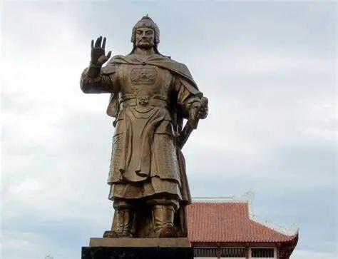 ▲平定省归仁市的阮惠铜像(曾主张将喃字作为国家书写文字)