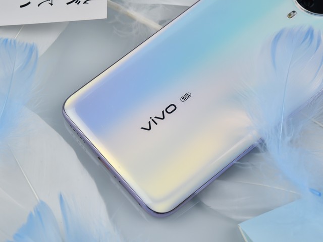 从升降前摄到九色渐变,vivo S系列外观愈发惊喜