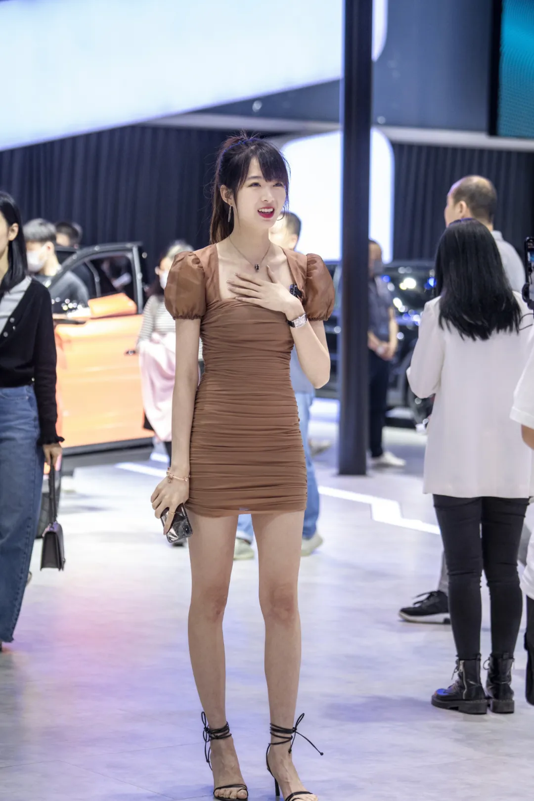 上海车展上的漂亮小姐姐们,多图慎入