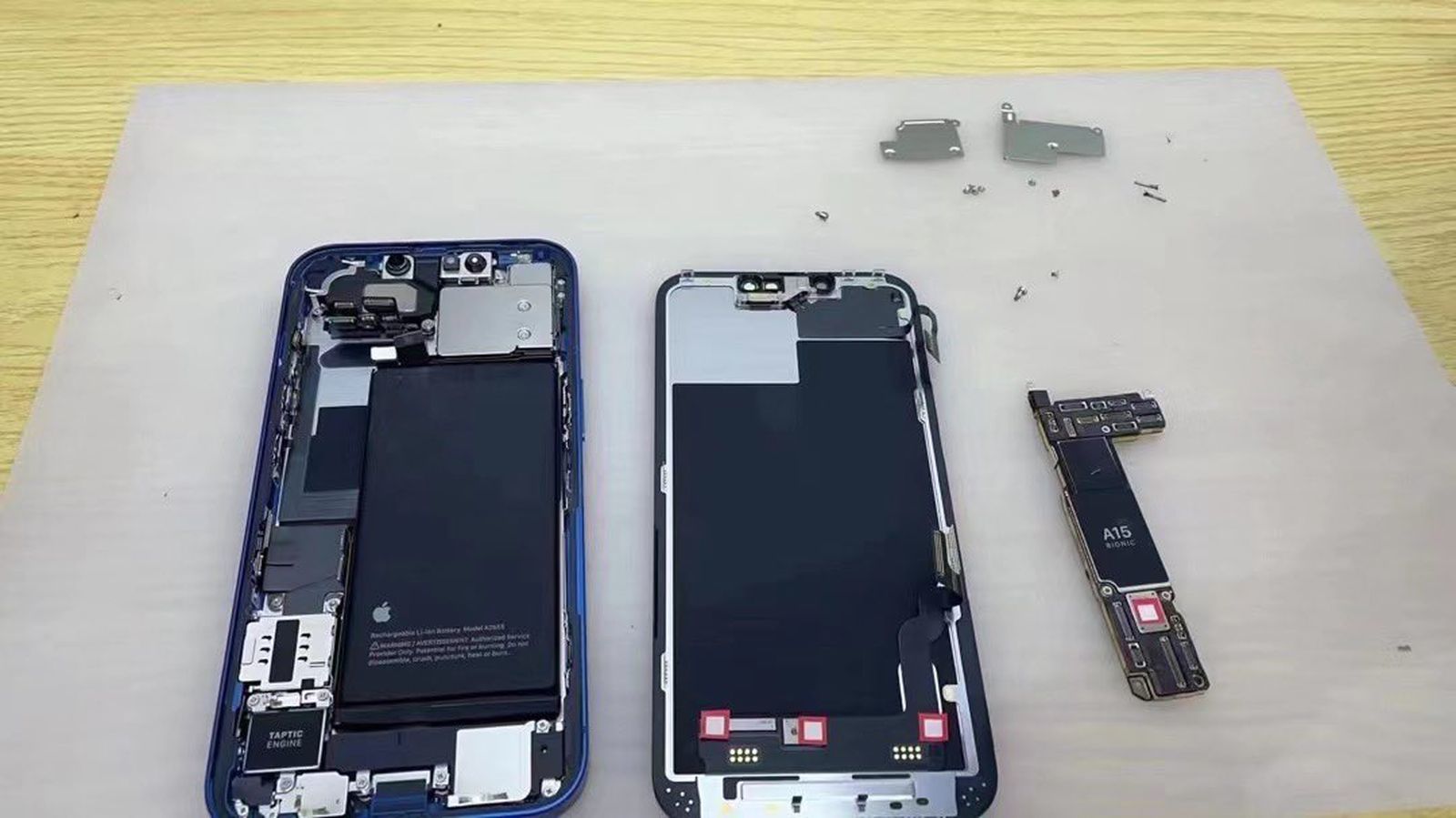 Iphone 13系列拆解首曝 更小的taptic Engine更大的电池 凤凰网