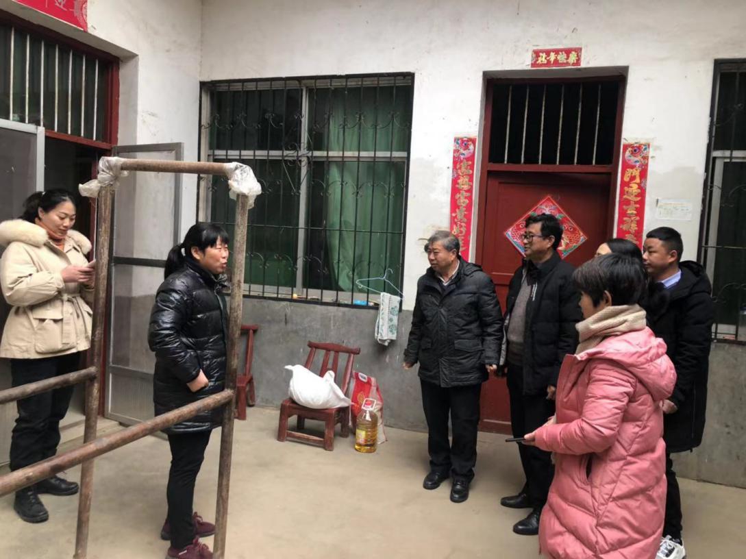 卧龙区潦河镇:崔营村开展冬季送温暖活动