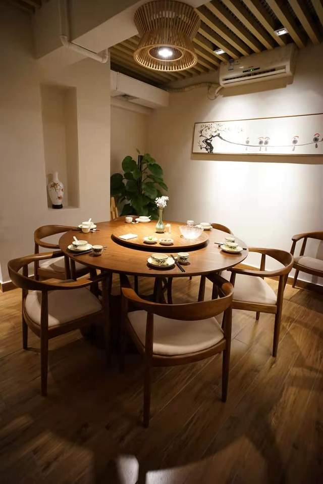 是老店知味馆的升级旗舰店,而知味馆在珠海人心中是味道出众,价廉物美