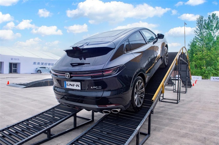 长安uni驾趣体验营终极之战郑州我们来了