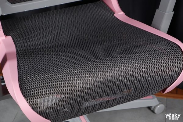 迪锐克斯DXRACER AIR女神定制款电竞网椅测评